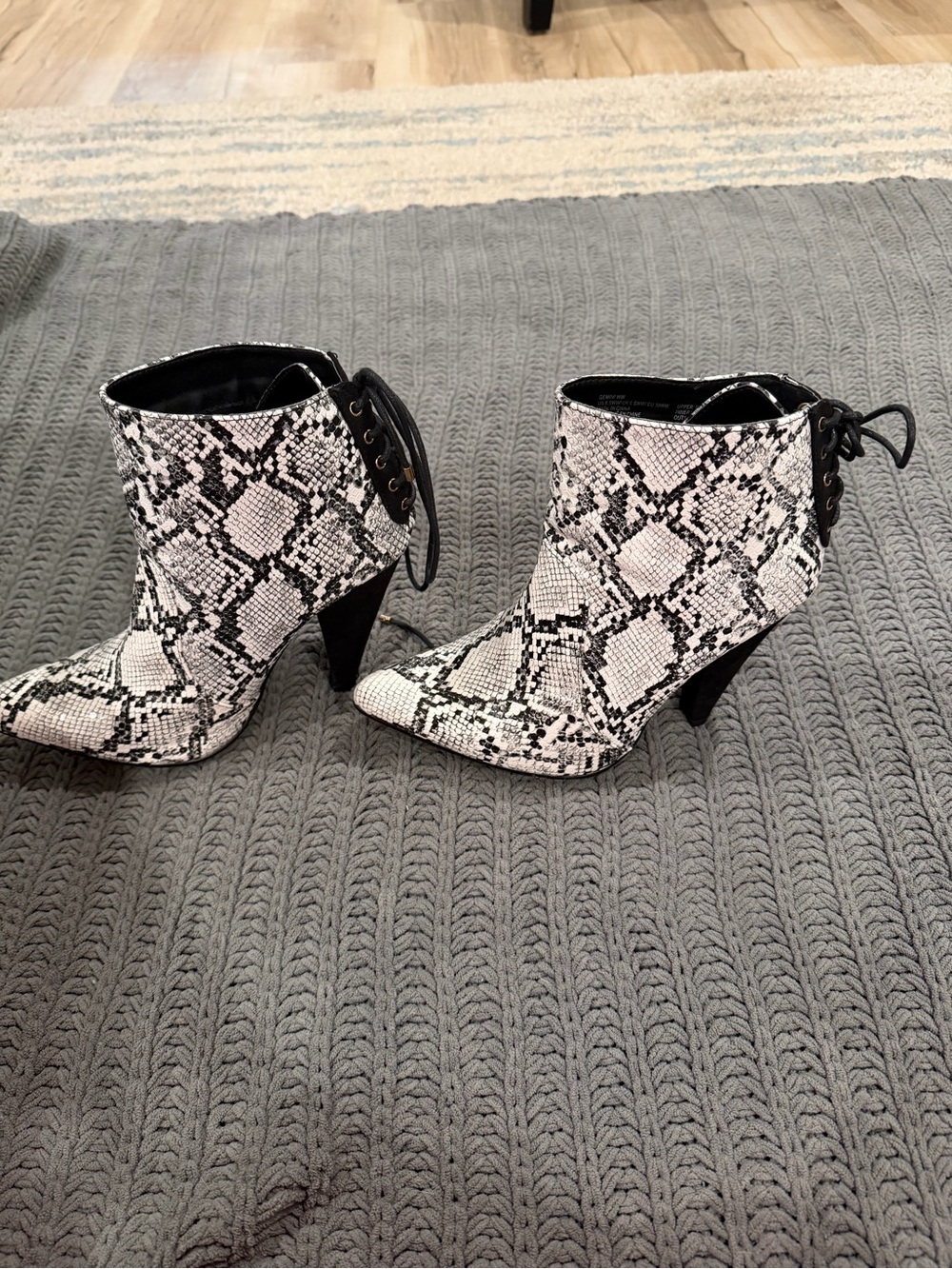 Shoe Dazzle Black & White Snake-Print Pointed Ankle Boots